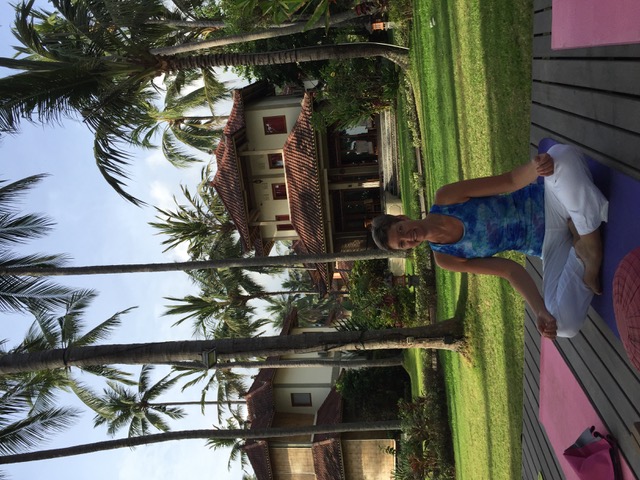 Ernaehrungstherapeutin Alexandra Friedhoff beim Yoga auf Bali